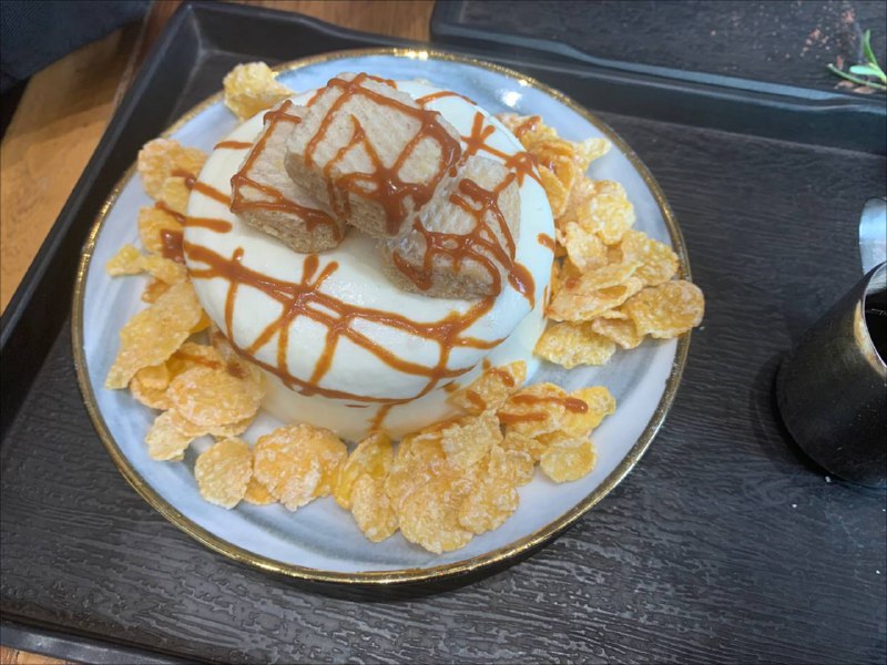 #东面 #建设路 提拉米苏限定有点奇怪，里面加的是蓝莓酱